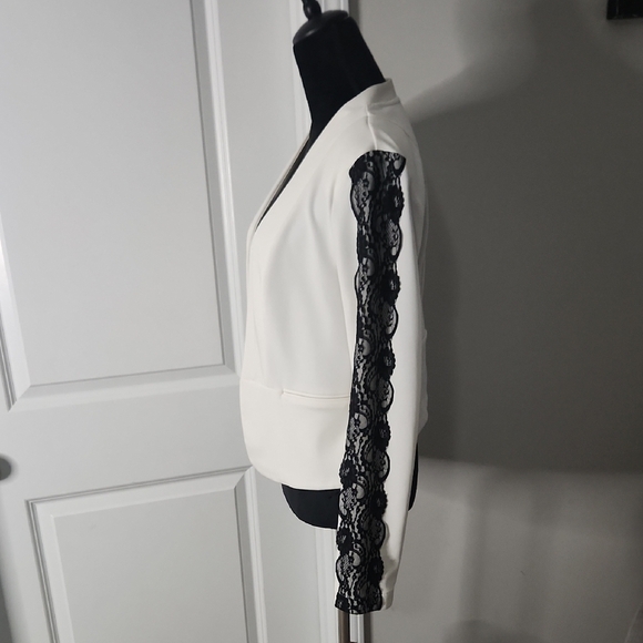 Elegant White and Black Lace Women's Jacket/Blazer Size L - Picture 2 of 6